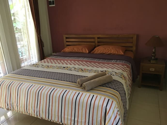 Aloha Hotel, Primary image