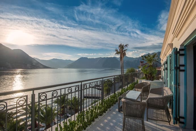 Forza Terra, Primary image