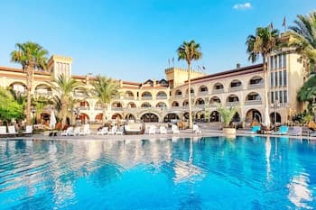 Le Chateau Lambousa Hotel