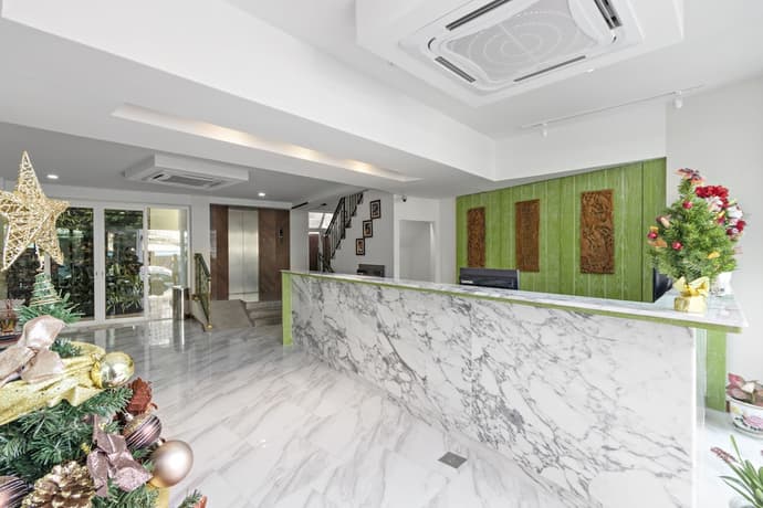 Royale 8 Ville, Primary image