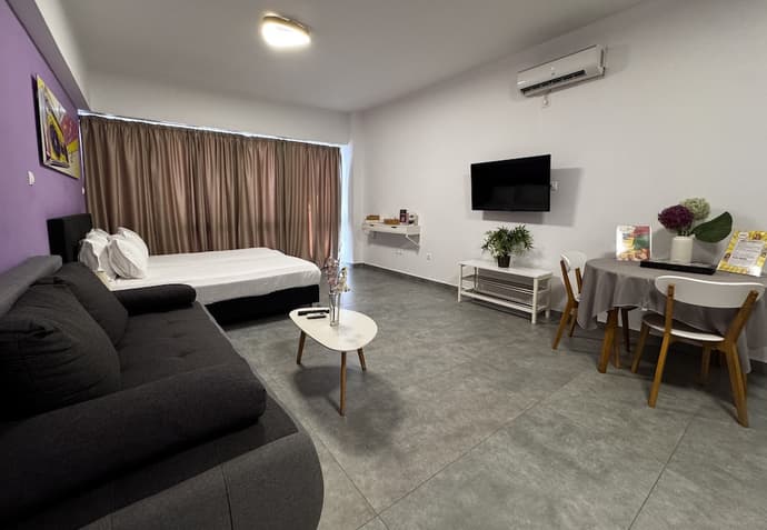 Connect Suites, Primary image