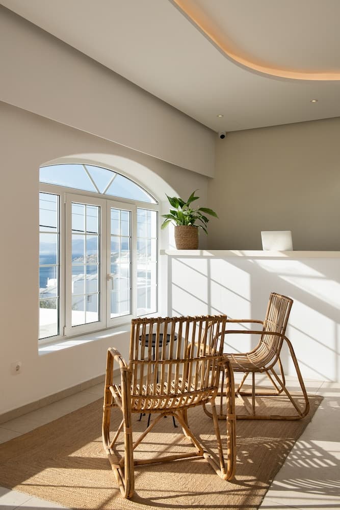 Hotel Tagoo, Reception