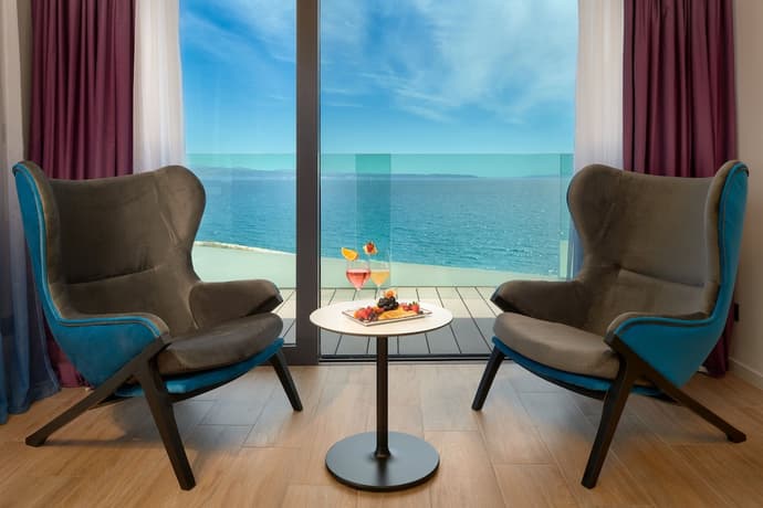 Amphora Hotel, Primary image