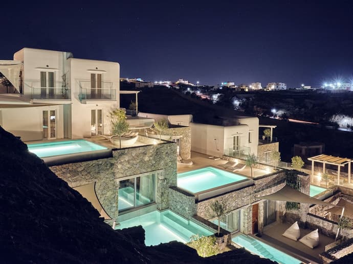 ΑRCS Suites & Residences