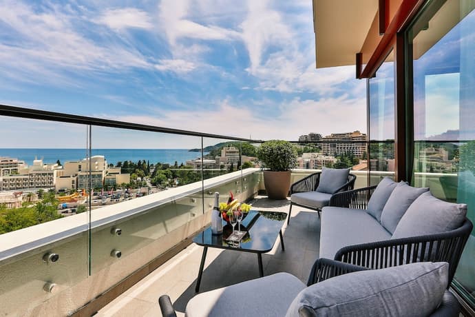 Hotel Kalos, Primary image