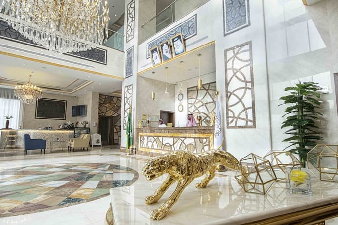 Iridium 70 Hotel, Primary image