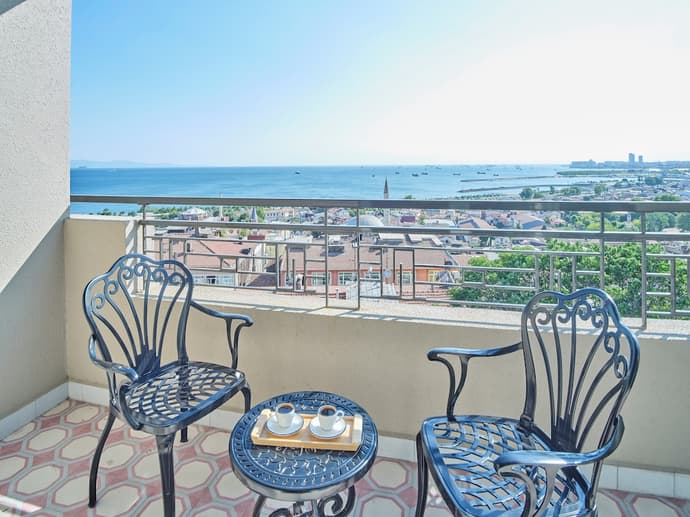 Four-G Hotel, Primary image