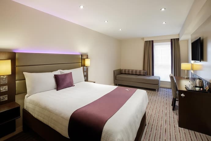 Premier Inn West Bromwich Town Centre - New Square