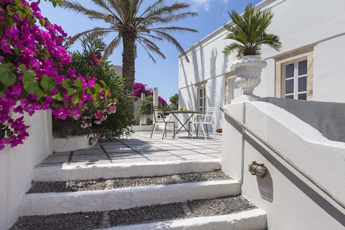 Dimael Mansion, Primary image