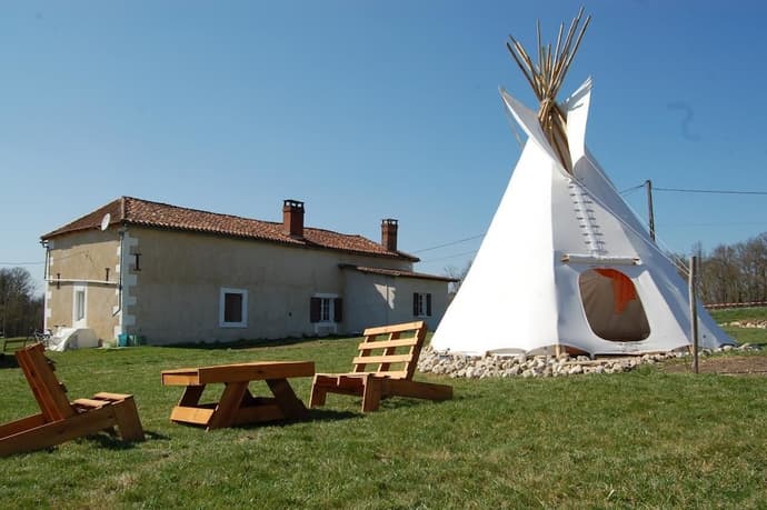 Les Tipis de Bayot, Primary image