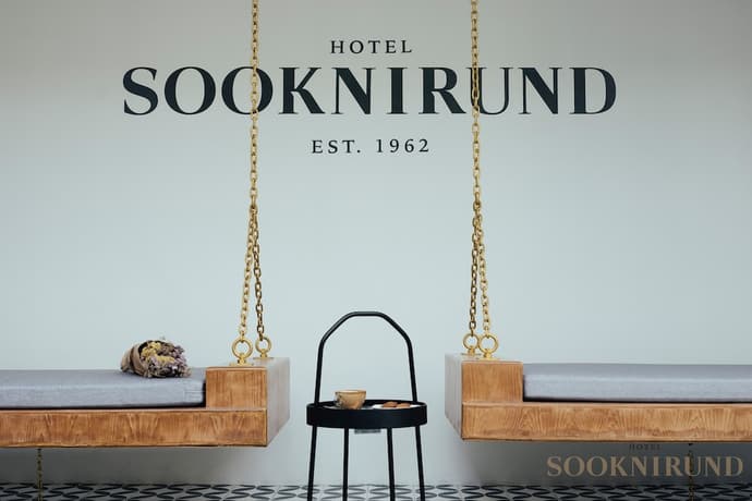 Sooknirund Hotel, Interior entrance