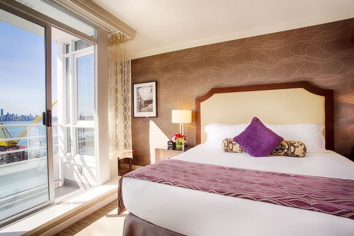 Pinnacle Hotel at the Pier, Primary image