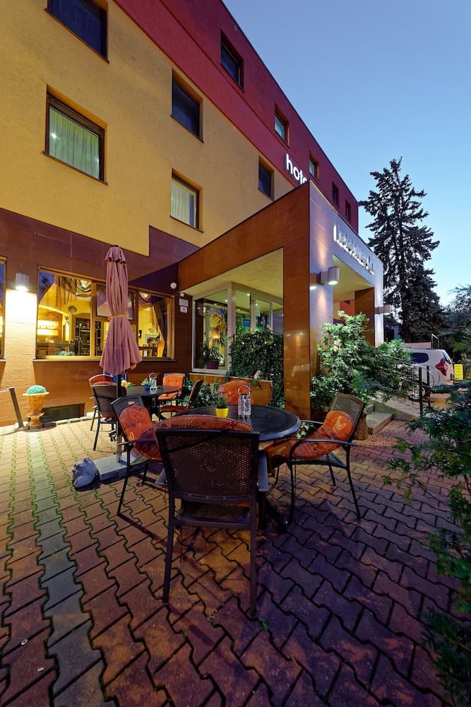 Max Inn Hotel, Primary image