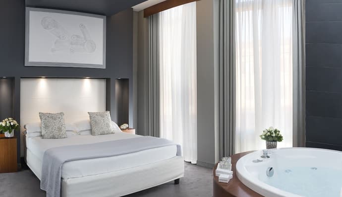 Hotel Metropolis, Primary image