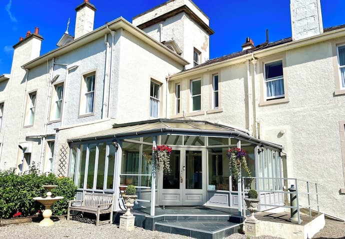 Invernairne Guest House