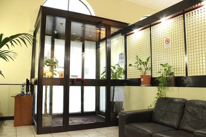 Hotel Europa, Interior entrance