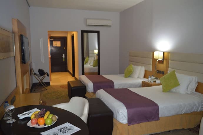 Golden Tulip Hail, Primary image