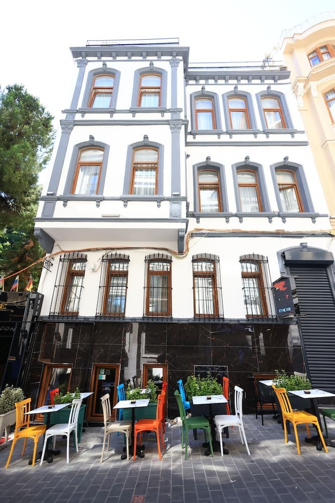 Hotel New House