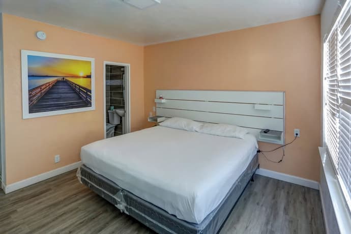 Beach and Town Motel