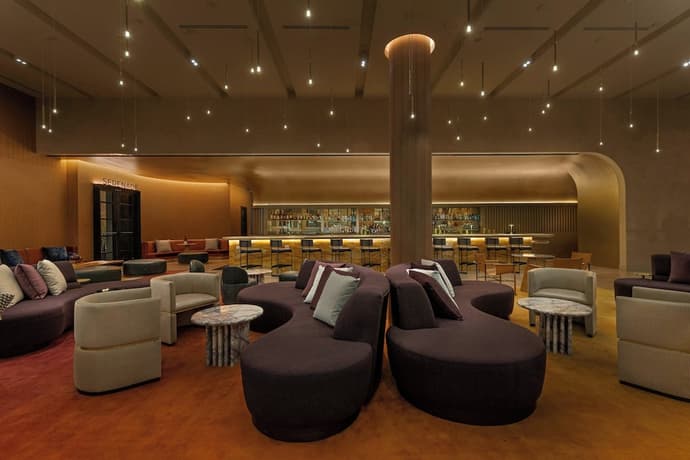 W Austin, Primary image