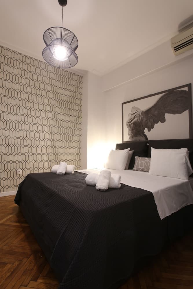 GK Niki, Primary image