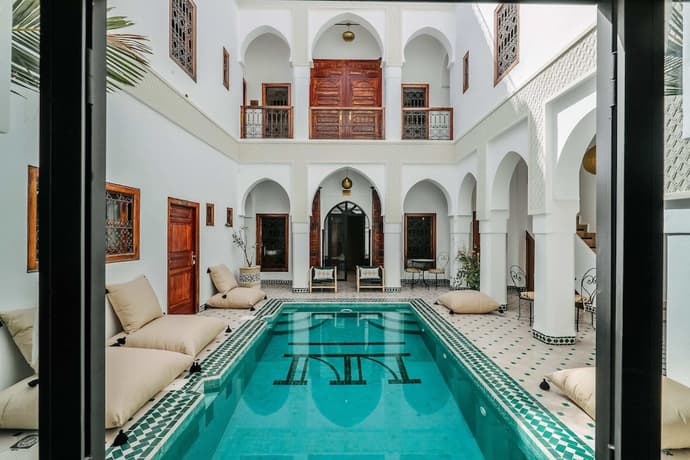 Riad NayaNour, Primary image