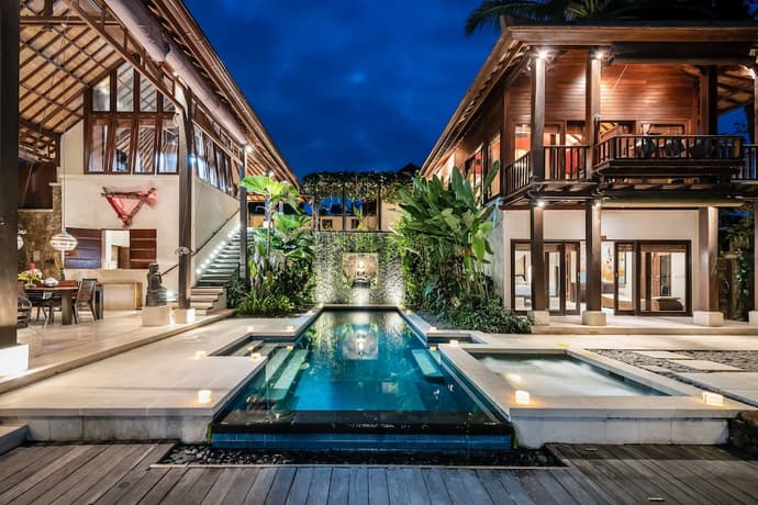 Villa Vajra, Primary image