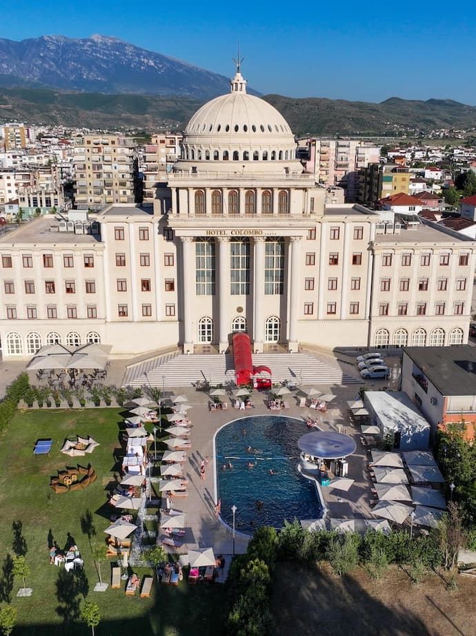 Hotel Colombo, Primary image