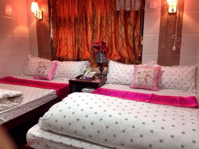 Dutch Hostel, Primary image