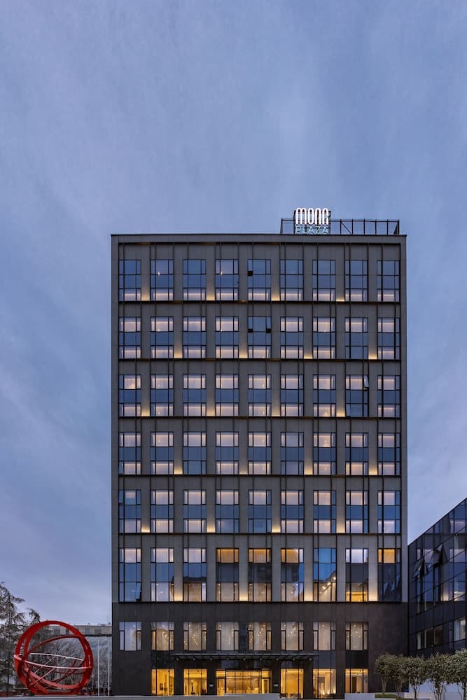 Hotel Mona Plaza, Primary image