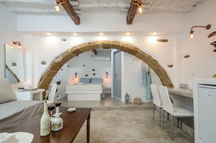 Venetian Suites, Primary image