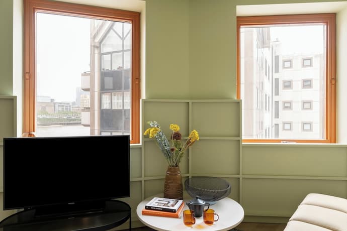 Locke At Broken Wharf, Primary image