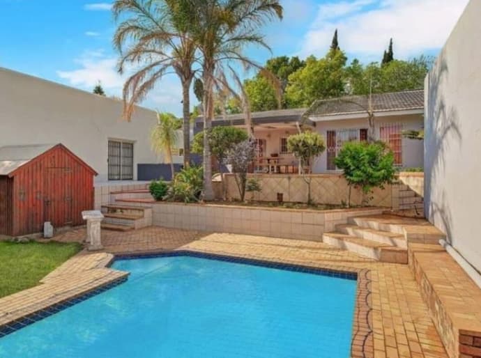 Red Dot Lodge, Primary image