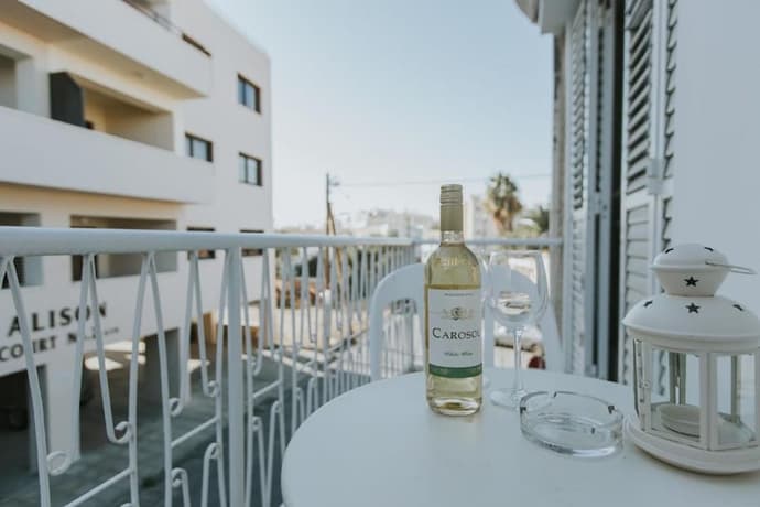 Aladdin's Hostel, Primary image