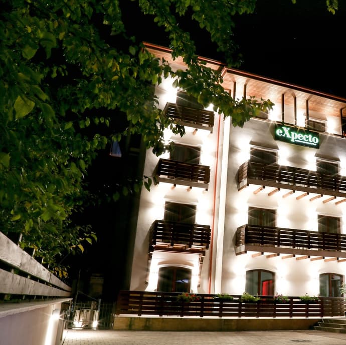 Expecto Apartments, Primary image