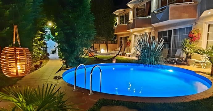 Aloha Apartments with pool, Primary image