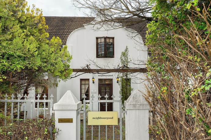 Gable Manor, Primary image