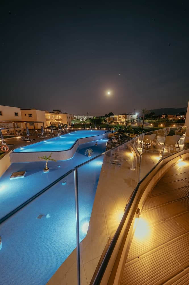 Silver Beach Hotel, Primary image