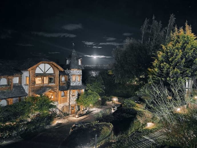 Lirolay Suites, Primary image