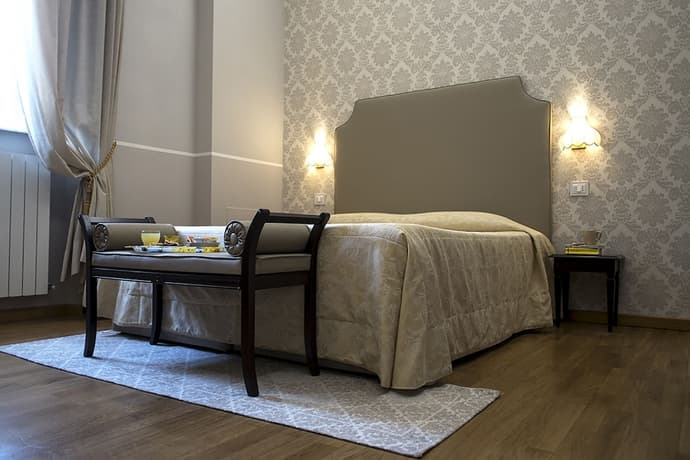 Hotel Navy, Primary image