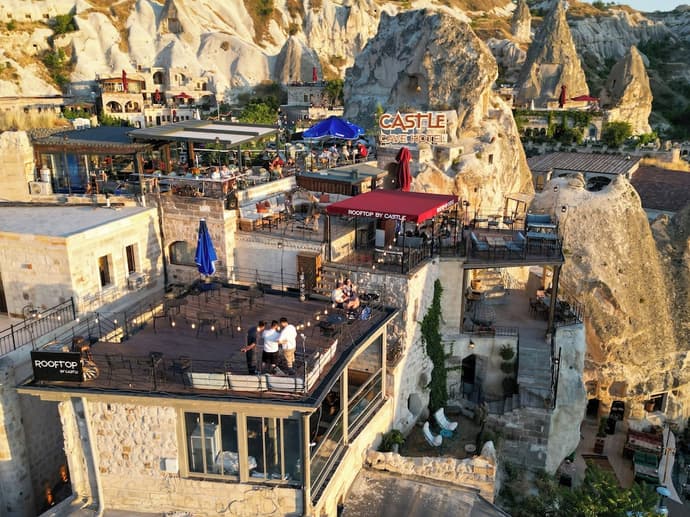 Castle Cave Hotel, Primary image