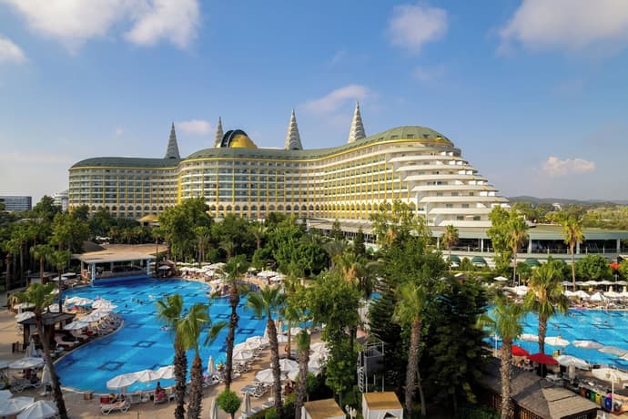 Delphin Imperial, Primary image