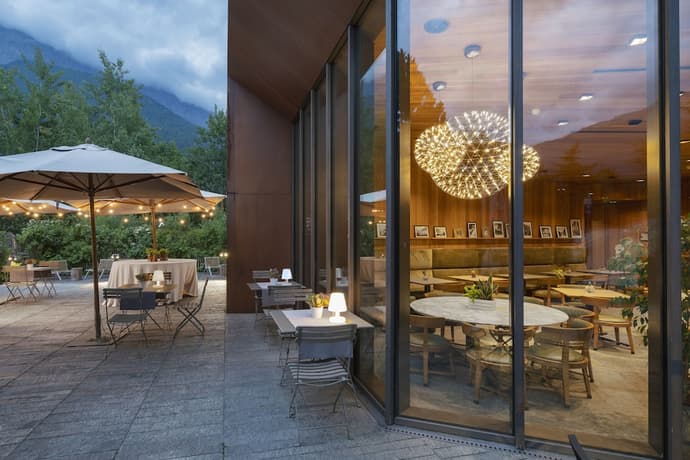 Eden Hotel, Primary image