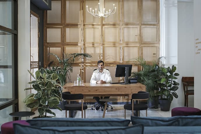 The Gem Society Hotel, Interior entrance