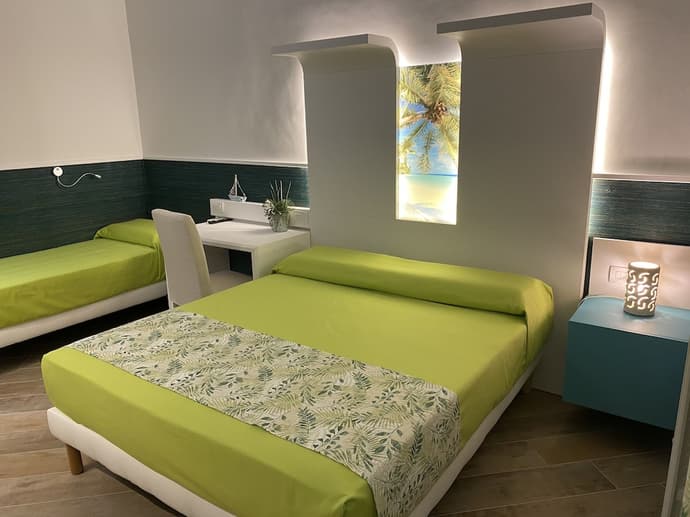 Room in B&B - Triple Room in B&b - a Stone's Throw From the sea