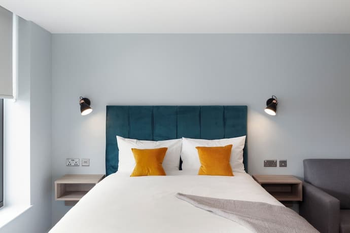 Aptel East, Primary image