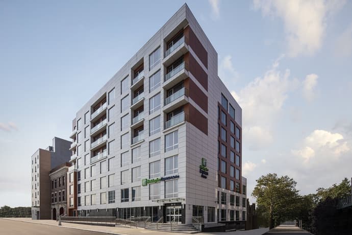 Holiday Inn Express & Suites Woodside LaGuardia Airport by IHG
