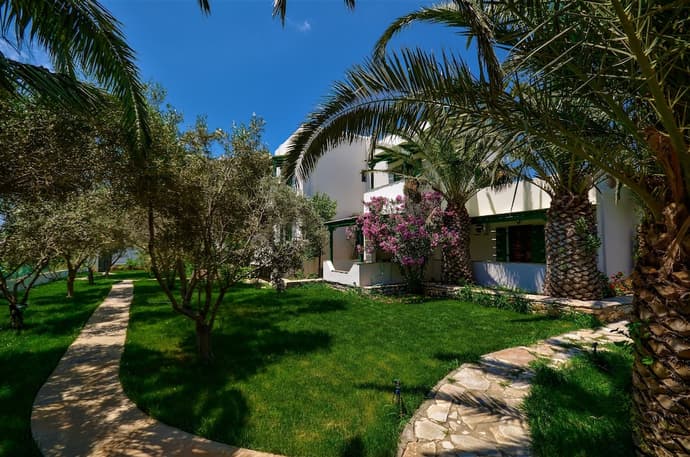 Studios Vrettos Beachfront Hotel