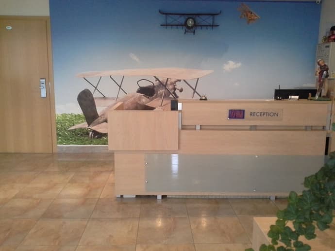 Sky High Hotel, Reception