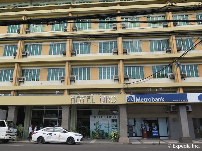 Hotel Uno, Primary image